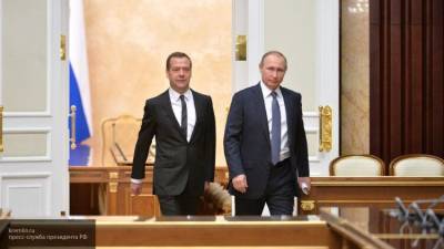 Медведев охарактеризовал отношения с Путиным