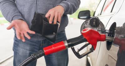 Власти отказались от идеи отпустить цены на бензин