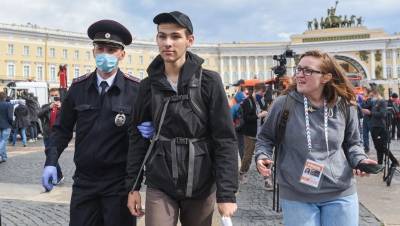 Полицейским Петербурга и Ленобласти подняли зарплату