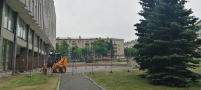 Дорожки в сквере у мэрии Петрозаводска выложат натуральным камнем (ФОТО)