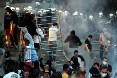Ущерб от первой ночи протестов в Белграде составил порядка 127 тысяч евро