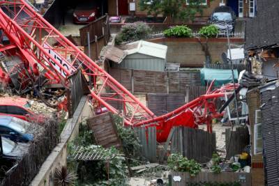 В Лондоне на жилые дома рухнул строительный кран
