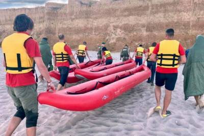 Отнесло ветром в море: под Одесской области пограничники спасли 17 туристов