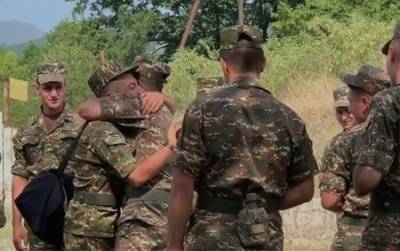 Сын премьера возвращается из армии - Пашинян выложил видео