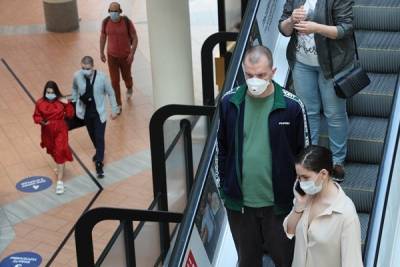 Вирусолог порекомендовал носить защитные средства после отмены масочного режима в Москве