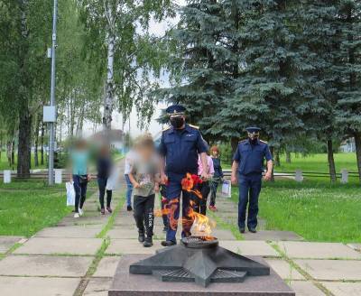 В Смоленской области наградили школьниц, которые пресекли осквернение братской могилы
