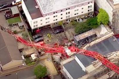 Видео последствий падения крана на жилые дома в Лондоне появилось в Сети