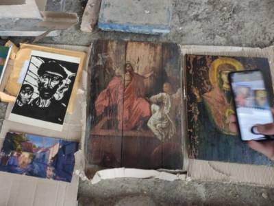Житель Закарпатья пытался провезти старинные иконы в ЕС