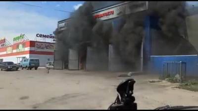 Автомобили на станции техобслуживания горели в Воронежской области