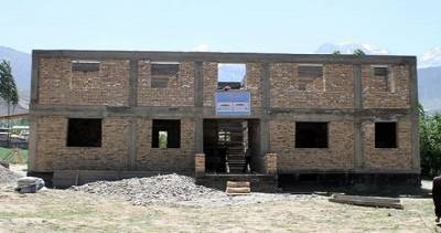 Житель одного из сел Деваштичского района строит родильный дом
