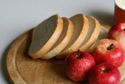 В Ростове оказались самыми дорогими в области пшеничный хлеб, маргарин и яблоки