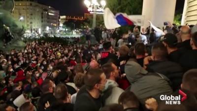 Сербские власти отказались от введения комендантского часа в Белграде