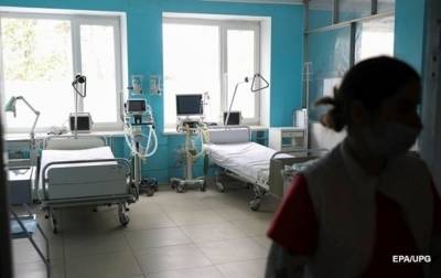 Украинские медики стали вдвое меньше болеть COVID