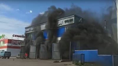 В Воронежской области станция техобслуживания вспыхнула вместе с машинами