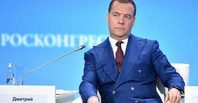 Медведев выдал, что украинцы должны смириться с аннексией Крыма | Мир | OBOZREVATEL