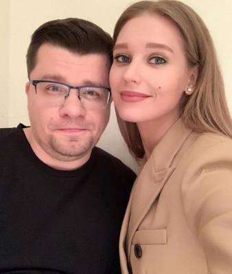 Харламов отметил развод с Асмус в компании малоизвестных актрис