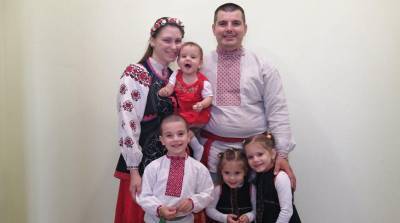 "Сохраняя традиции прародителей" - семья из Гомельской области готовится к финалу "Властелина села"