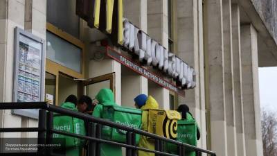 Полиция задержала четырех человек на акции в поддержку курьеров Delivery Club в Петербурге