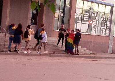 В Касимове заметили подростков с радужным флагом