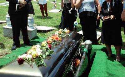Во время похорон сын обнаружил в гробу матери незнакомую женщину - usa.one - шт.Северная Каролина