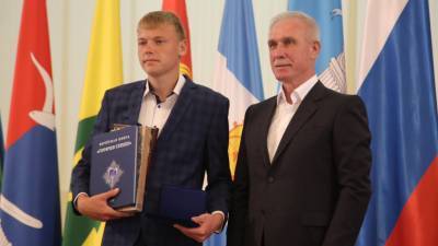 Подростка из Ульяновской области наградили за спасение детей при пожаре