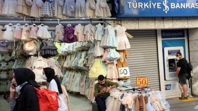 За сутки в Турции выявили более 900 больных коронавирусом