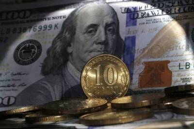 Экономист назвал две причины падения курса рубля