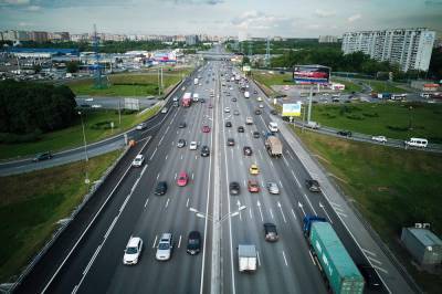 Новые правила проезда грузовиков начали действовать в трех округах Москвы