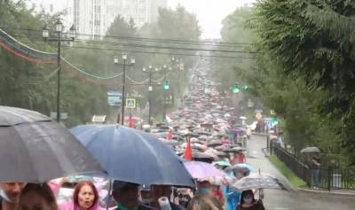 В Хабаровске начался 22-й день протестов. Идет проливной дождь