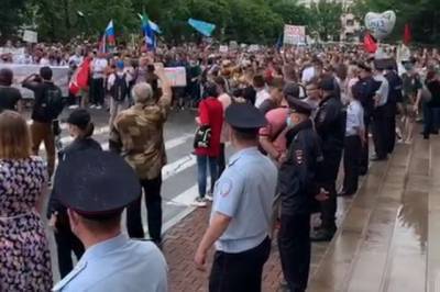 «Позор полиции» и «мэра в отставку»: митинг в Хабаровске завершился