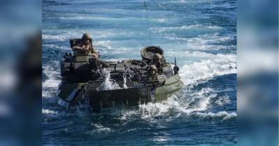 На военных учениях в США затонул десантный корабль: бесследно пропали семь морпехов