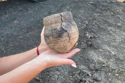 В Динском районе Краснодарского края обнаружили древний глиняный сосуд