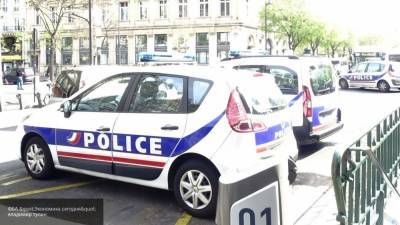Больше десятка людей пострадали при наезде автомобиля на толпу во Франции