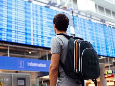 Российские туристы пожаловались на массовую отмену рейсов за границу