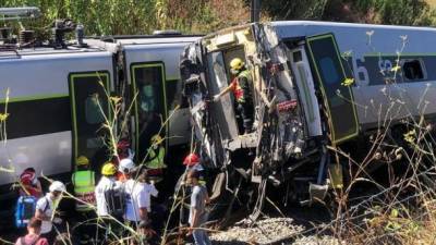 В Португалии скоростной поезд протаранил авто, есть погибшие и раненые