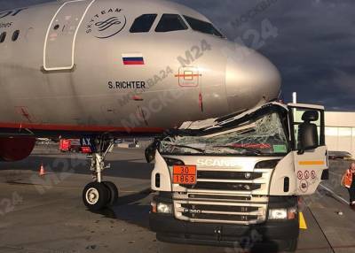 "Аэрофлот" прокомментировал столкновение топливозаправщика с самолетом в Шереметьево