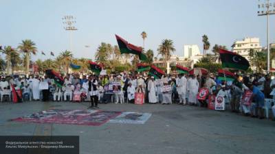Долги по зарплате вывели ливийцев на массовые митинги в Триполи