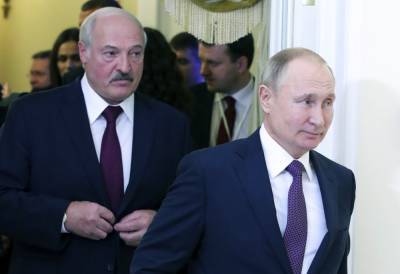 Путина засекли в обнимку с Лукашенко в неподходящий момент, скандальный кадр: "Любовь зла, полюбишь и..."