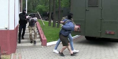 Российским дипломатам позволили встретится в задержанными в Минске гражданами России