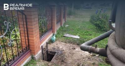 В Татарстане ассенизатор чуть не погиб, спасая товарища из выгребной ямы