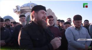 Жителей Чечни возмутило нарушение Кадыровым масочного режима на Курбан-байрам