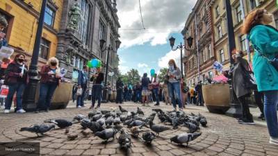 Участники малочисленной акции "Покорми голубей" в Петербурге разошлись