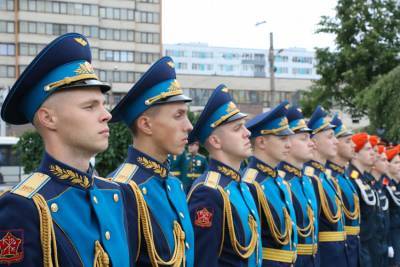 В Петербурге почтили память десантников и открыли памятник парке Боевого Братства