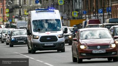 Скорая сбила женщину на пешеходном переходе в Петербурге