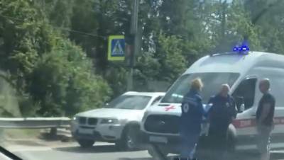 В Петербурге скорая с пациентом сбила женщину на "зебре"