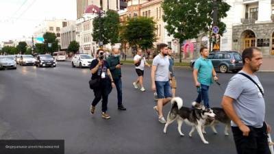 Дебоширы из Биробиджана прибыли митинговать в Хабаровск за деньги