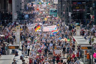 В Берлине 17 тысяч человек вышли на акцию против коронавирусных ограничений