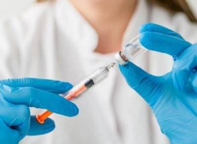 В Казахстане проведена первая вакцинация человека от коронавируса