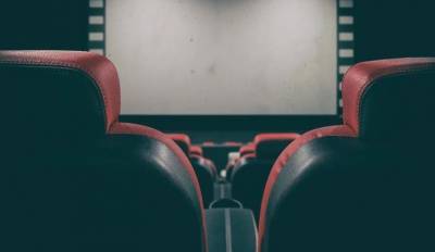 Эксперты рассказали, что посмотреть во вновь открывшихся в России кинотеатрах