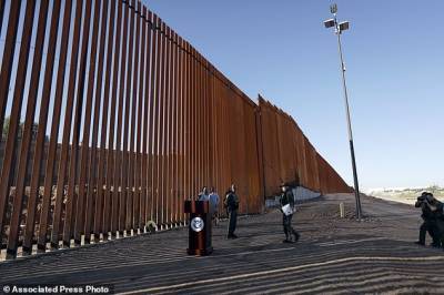 В США суд отказался запрещать строительство стены на границе с Мексикой